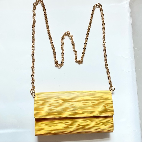 LOUIS VUITTON WALLET ON CHAIN❤️ - Picture 5 of 17